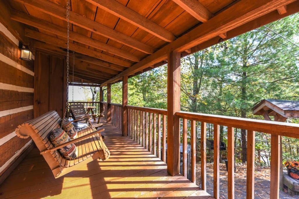 View! Cozy, Private, Fireplace, Hot Tub Log Cabin, Honeymoon! سيفيرفيل المظهر الخارجي الصورة