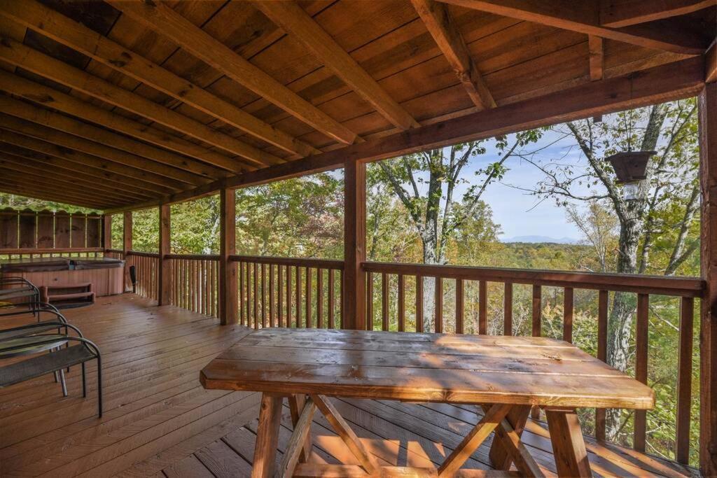 View! Cozy, Private, Fireplace, Hot Tub Log Cabin, Honeymoon! سيفيرفيل المظهر الخارجي الصورة