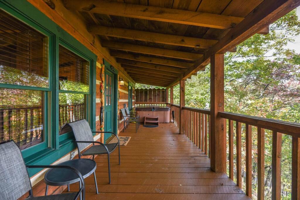 View! Cozy, Private, Fireplace, Hot Tub Log Cabin, Honeymoon! سيفيرفيل المظهر الخارجي الصورة