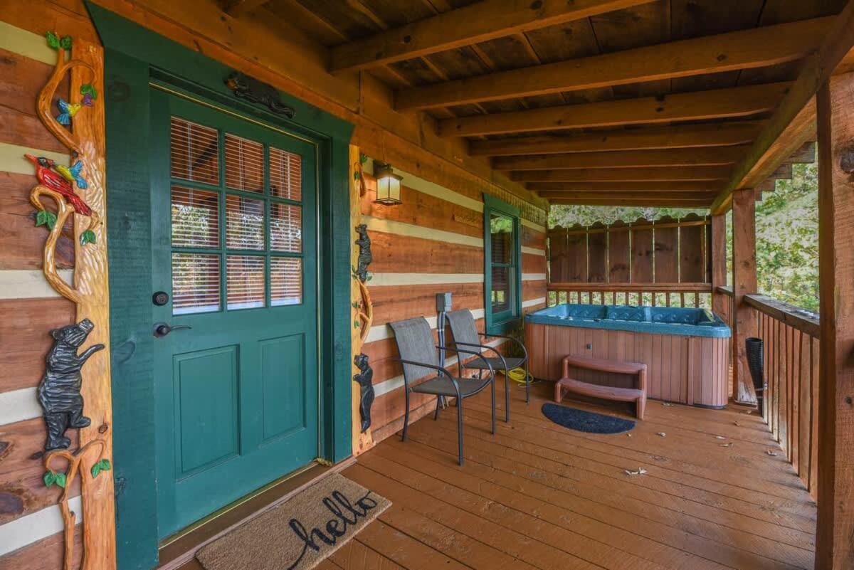 View! Cozy, Private, Fireplace, Hot Tub Log Cabin, Honeymoon! سيفيرفيل المظهر الخارجي الصورة