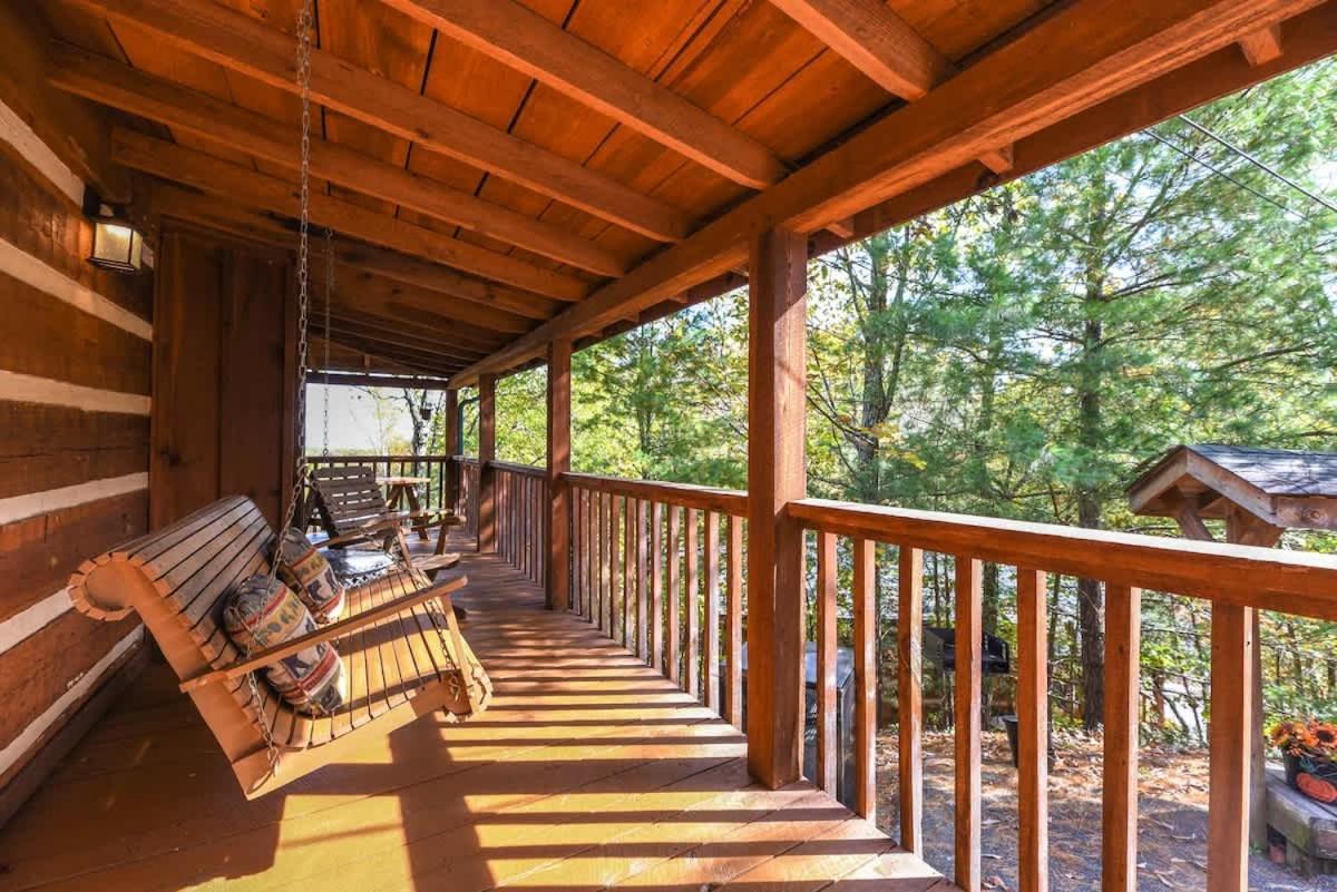 View! Cozy, Private, Fireplace, Hot Tub Log Cabin, Honeymoon! سيفيرفيل المظهر الخارجي الصورة
