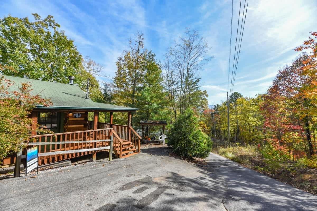 View! Cozy, Private, Fireplace, Hot Tub Log Cabin, Honeymoon! سيفيرفيل المظهر الخارجي الصورة